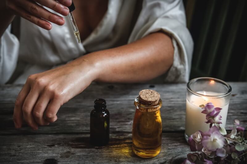Utiliser l’huile par voie cutanée