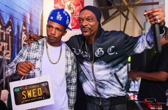 Snoop Dogg ouvre son premier magasin de cannabis à Los Angeles et rend hommage à 2Pac