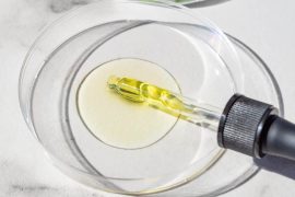 Le CBD est-il hydrosoluble ? Comprendre l’intérêt de la solubilité de la molécule dans l’eau